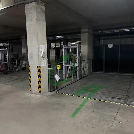 아파트 Charming Urban Retreat In 스코페