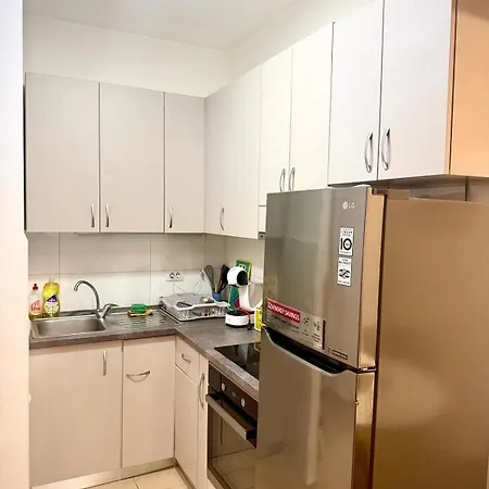 Charming Urban Retreat In Апартаменти *