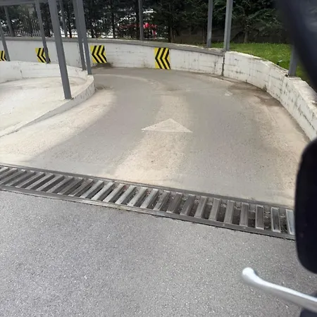 Charming Urban Retreat In 스코페