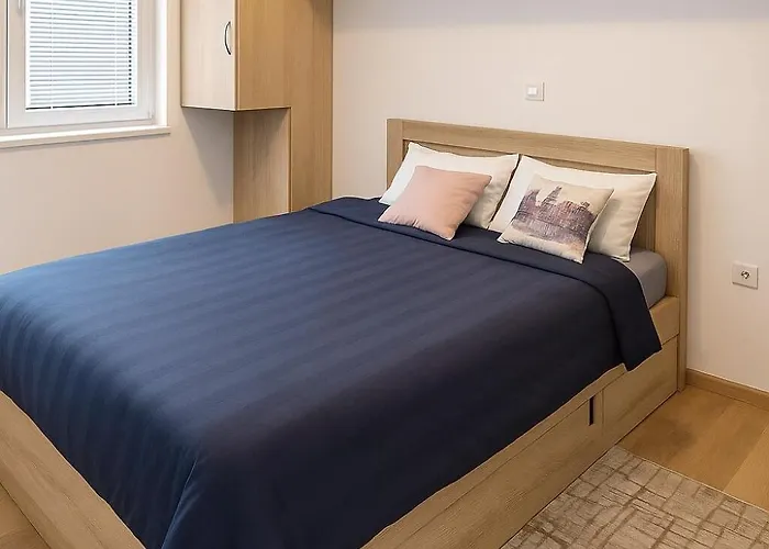 Charming Urban Retreat In Apartment *