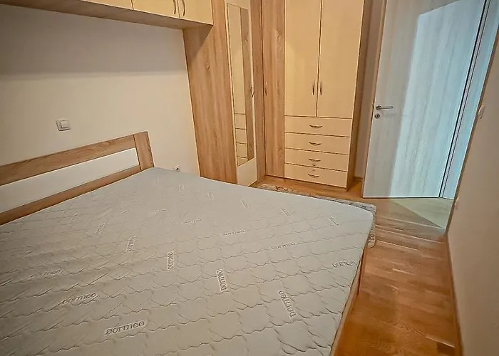 Charming Urban Retreat In Apartment *