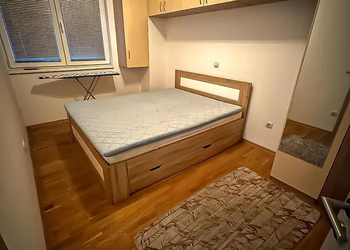 Apartment Charming Urban Retreat In *